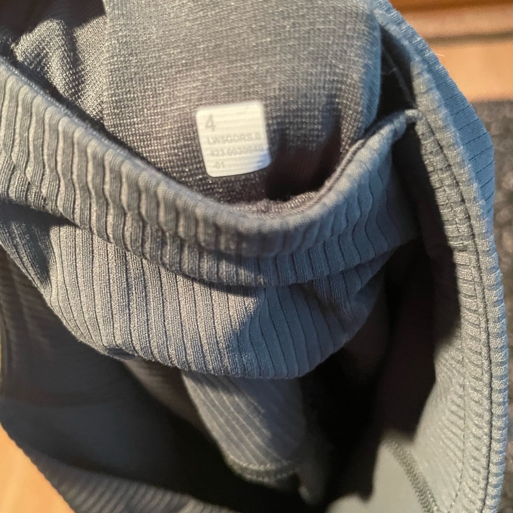 lululemon athletica grey mini flares - Picture 4 of 5